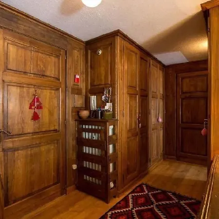 شقة Lovely 5-Bedroom Apartament With Free Parking On Permises Verrand