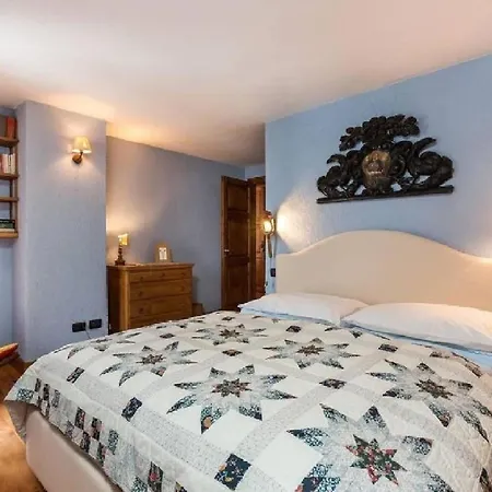 شقة Lovely 5-Bedroom Apartament With Free Parking On Permises *