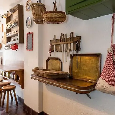 Lovely 5-Bedroom Apartament With Free Parking On Permises * Verrand